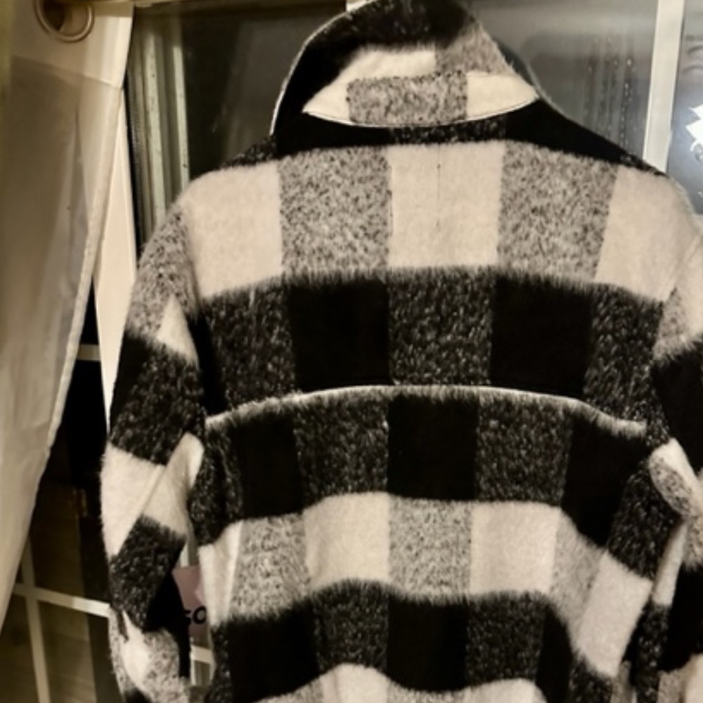 Oxford Shacket - Picture 2 of 3
